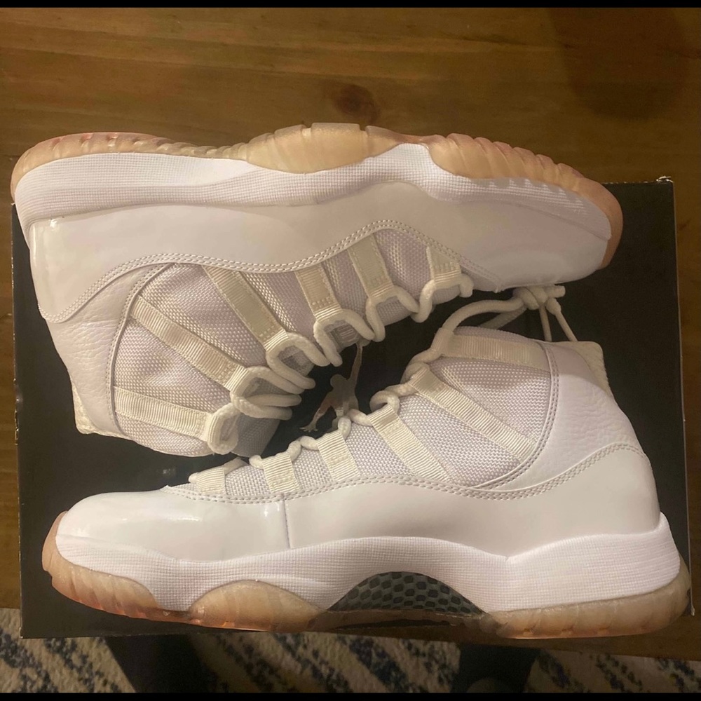 Air Jordan 11 “Anniversary silver” size 8
